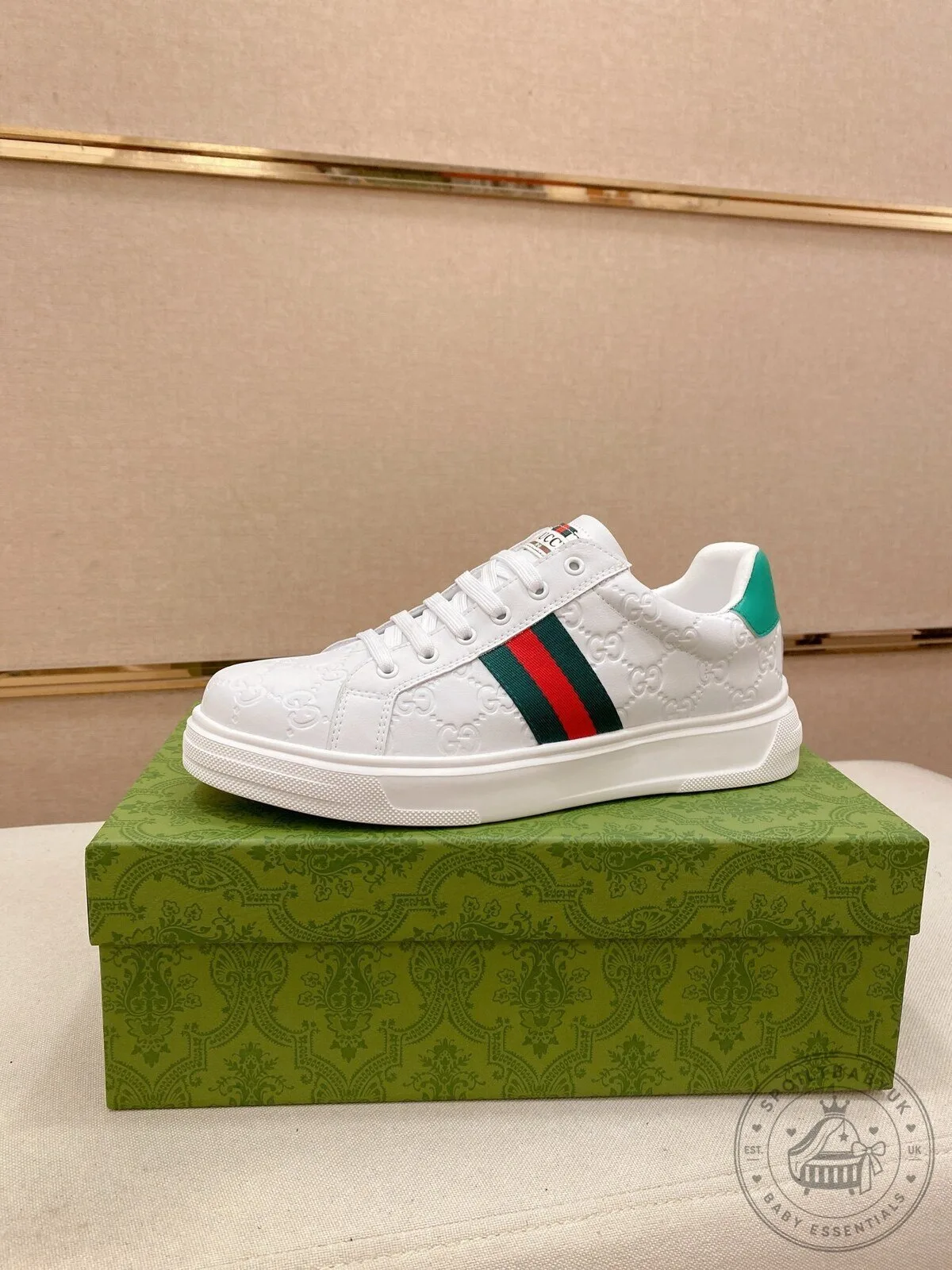 Gucci White Leather Ace Embroidered Bee Sneakers for Men and Women 10 Gucci White Leather Ace Embroidered Bee Sneakers for Men and Women